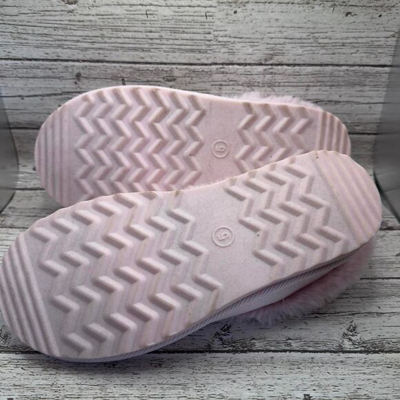 Cat & Jack Kids Piper Faux Fur Cuff Scuff Slippers - Picture 4 of 5